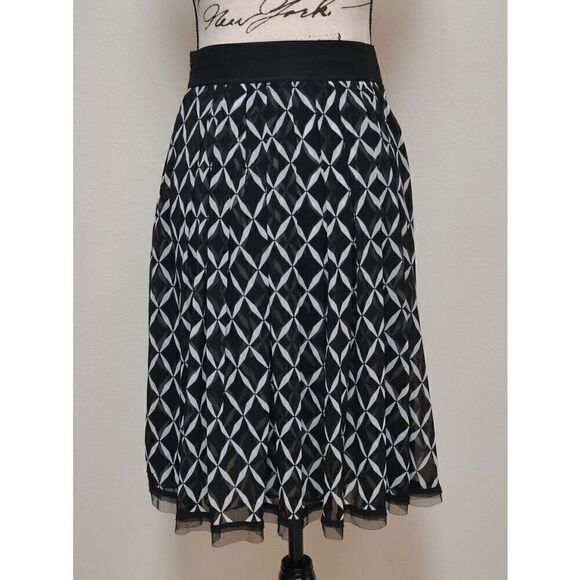 🖤🤍 WHITE HOUSE BLACK MARKET Geo Print Black White Tulle Trim Midi Skirt SIZE 2 - Picture 3 of 13